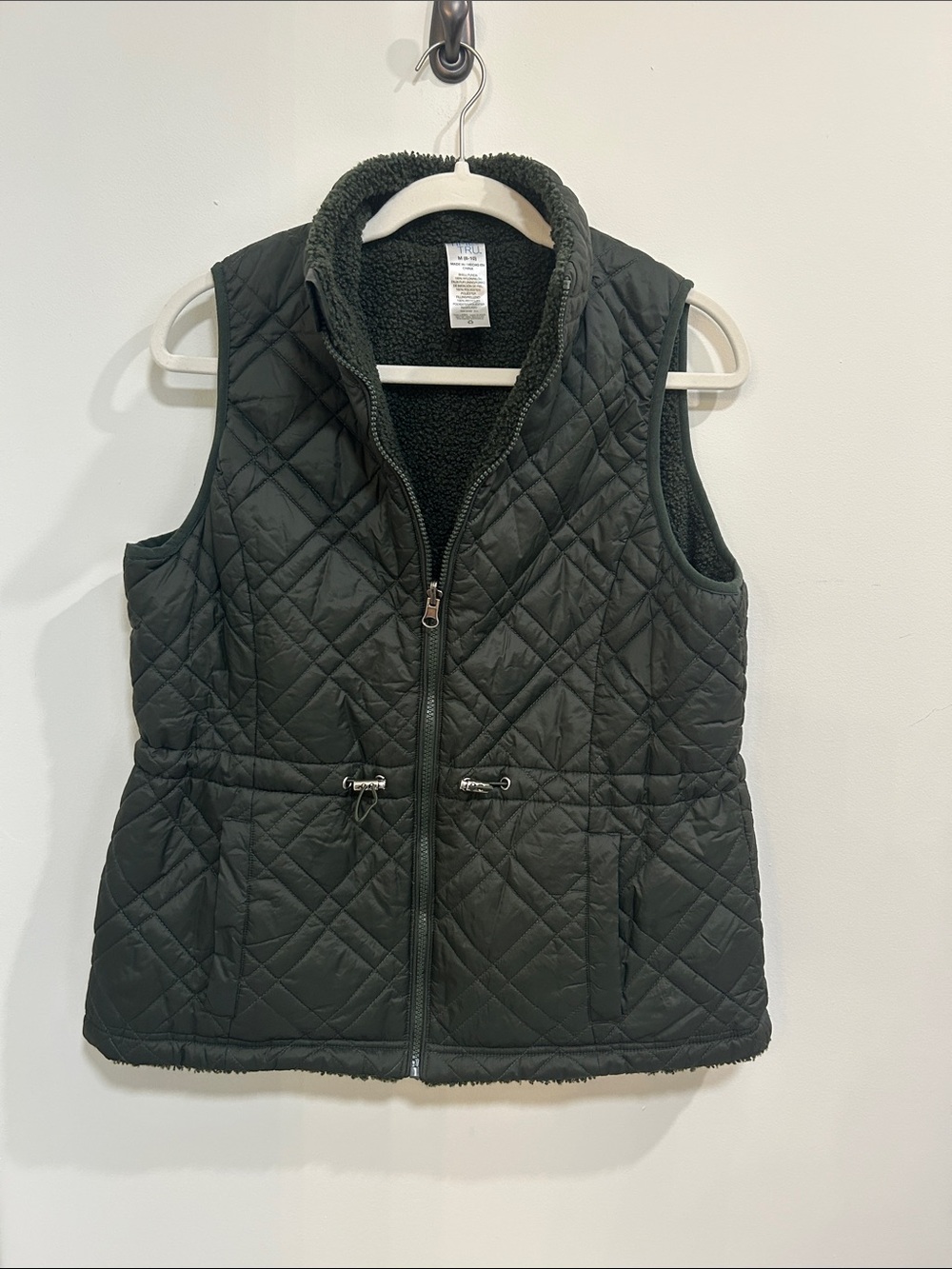 Time and Tru Quilted Sherpa Vest in Dark Green women’s size large!